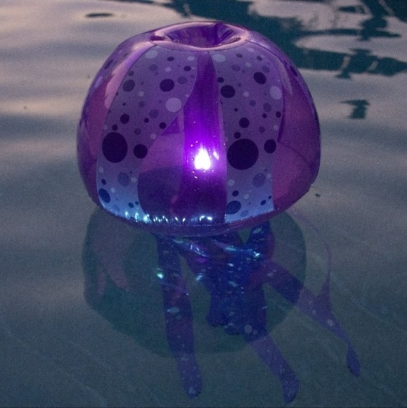 Jellyfish Pool Lights Inflatable Floating Multicolor Lanterns 2 Pack - Picture 5 of 10